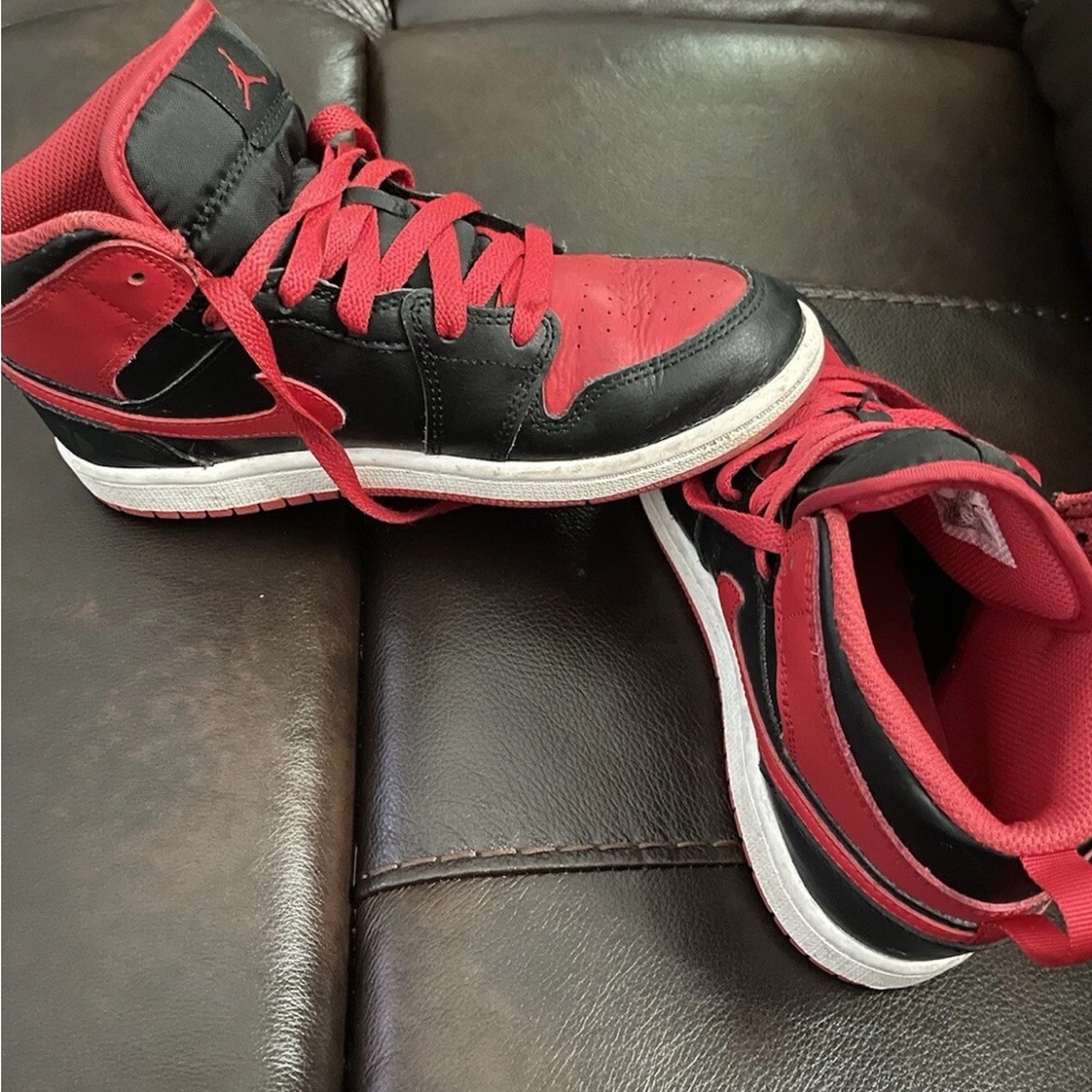 Jordan Retro 1 Mid Size 3Y
